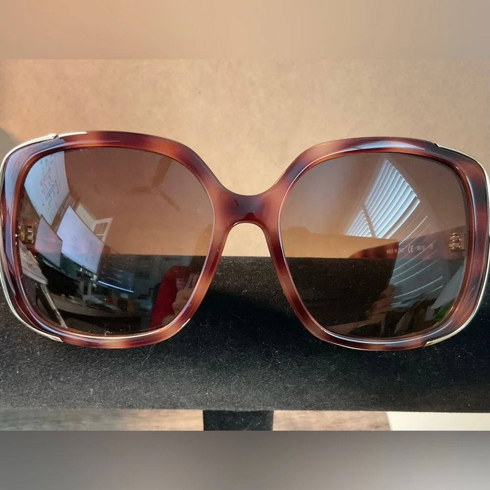 ✨ Michael Kors Gabriella Tortoise Sunglasses ✨